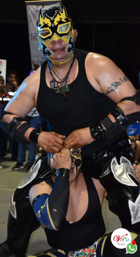 en cancún los miércoles son de lucha libre a partir de las 8:30pm., reserve con anticipación
