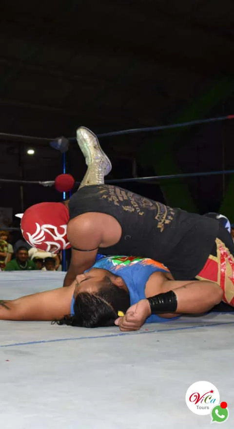 la lucha libre es en cancún a una hora de playa del carmen, todos los miércoles