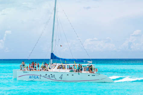 2026 tour económico a Cozumel en Catamarán todo incluido