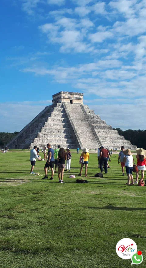Turistas nacionales disfrutando Chichén Itzá en domingo, entrada gratis