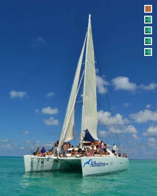 Tour Isla Mujeres en Catamarán Económico 2026